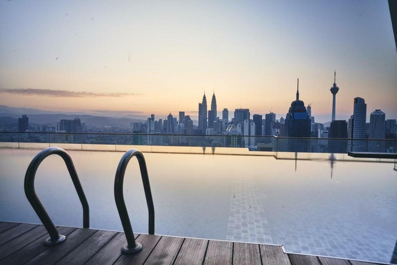 Klcc Inifinity Pool - The Regalia Residences & Suites By Kl Minsu Kuala Lumpur Extérieur photo