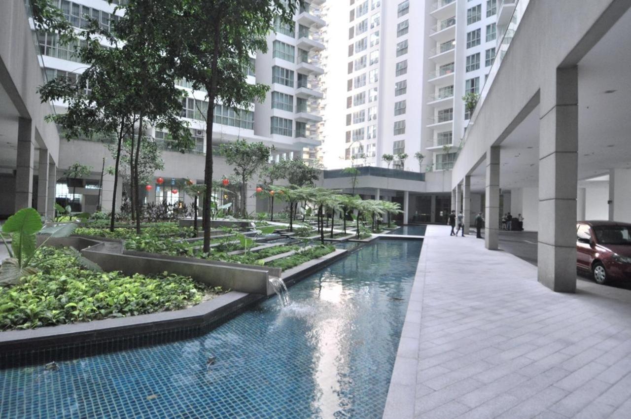 Klcc Inifinity Pool - The Regalia Residences & Suites By Kl Minsu Kuala Lumpur Extérieur photo