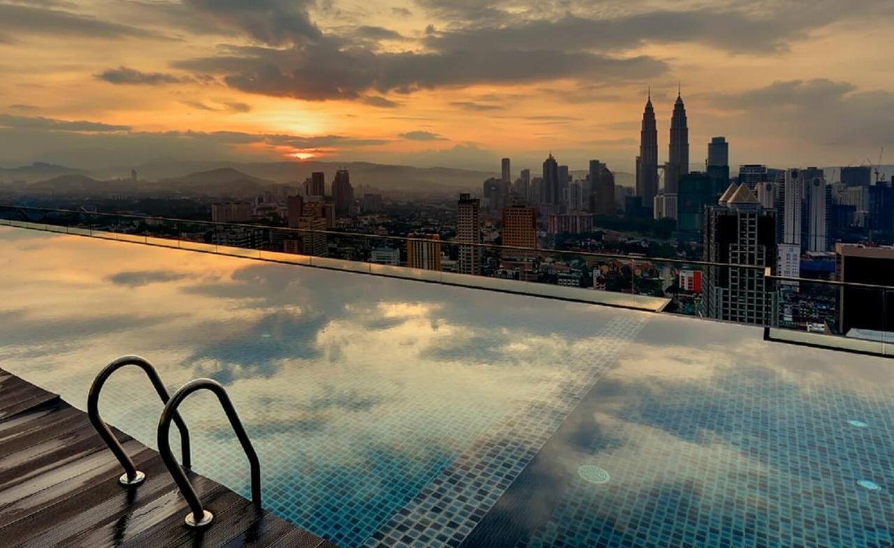 Klcc Inifinity Pool - The Regalia Residences & Suites By Kl Minsu Kuala Lumpur Extérieur photo